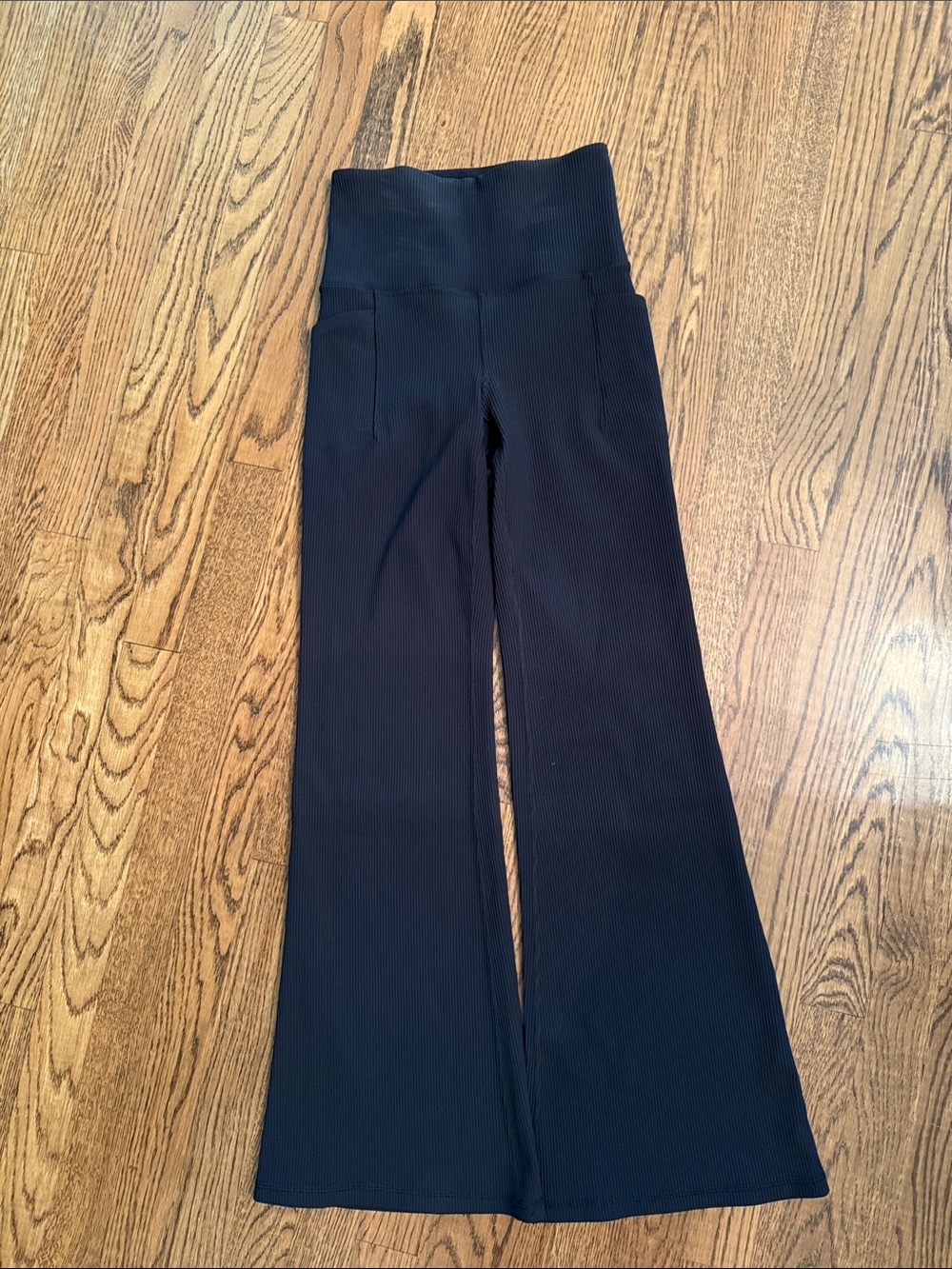 Athleta Ribbed Salutation Stash Wide Leg Pocket Legging Petite